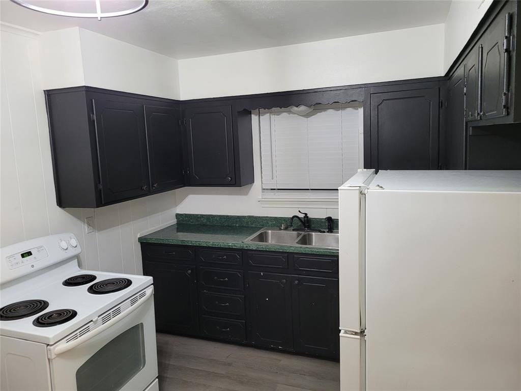 609 E University Ave #B - Photo 3 of 7