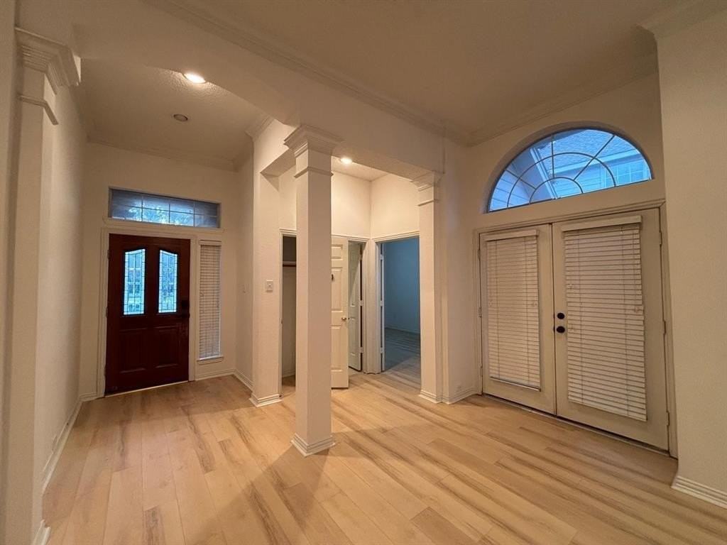 4673 Wales Dr - Photo 2 of 27