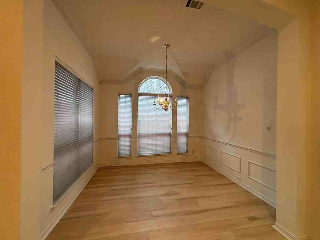 4673 Wales Dr - Photo 3 of 27