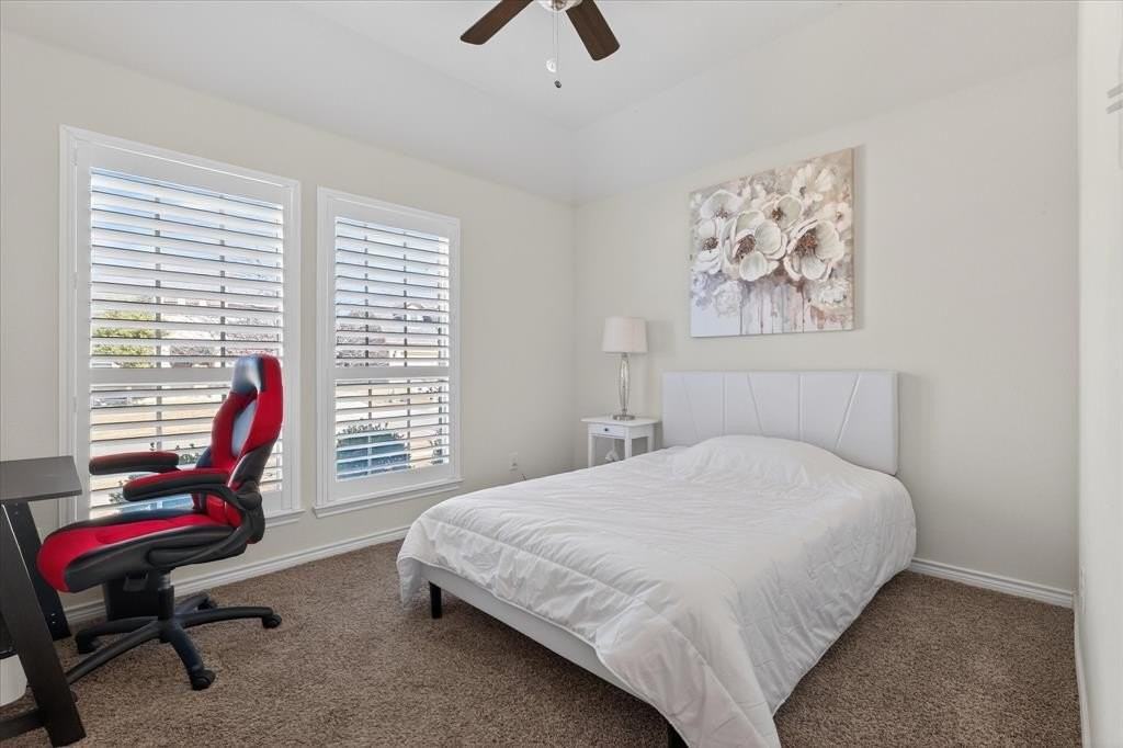 1005 Berry St - Photo 6 of 34