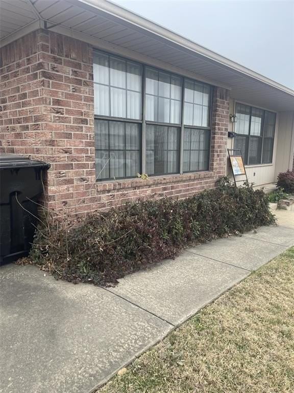 715 W Chestnut St - Photo 2 of 5