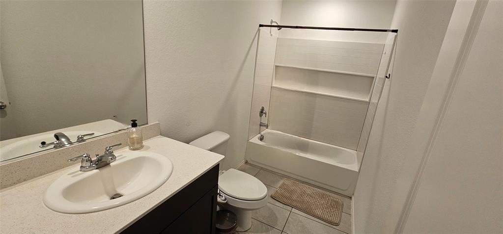 2704 Slatewood Dr - Photo 3 of 9