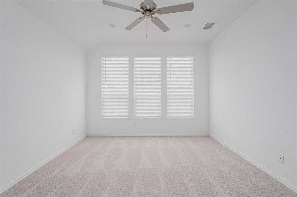 3108 Cottonwood Ln - Photo 7 of 17