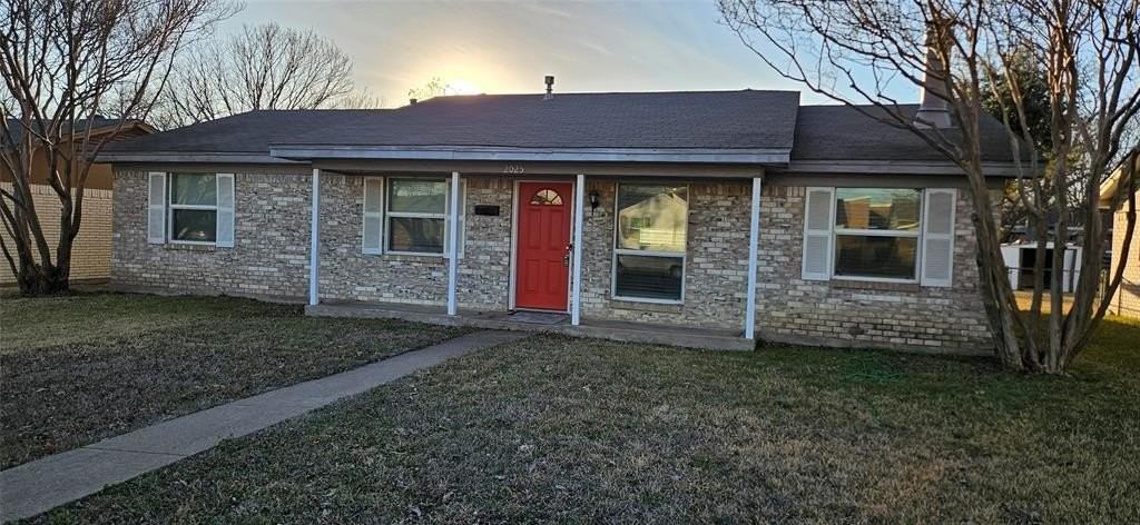 2025 Lamont Dr - Photo 2 of 23