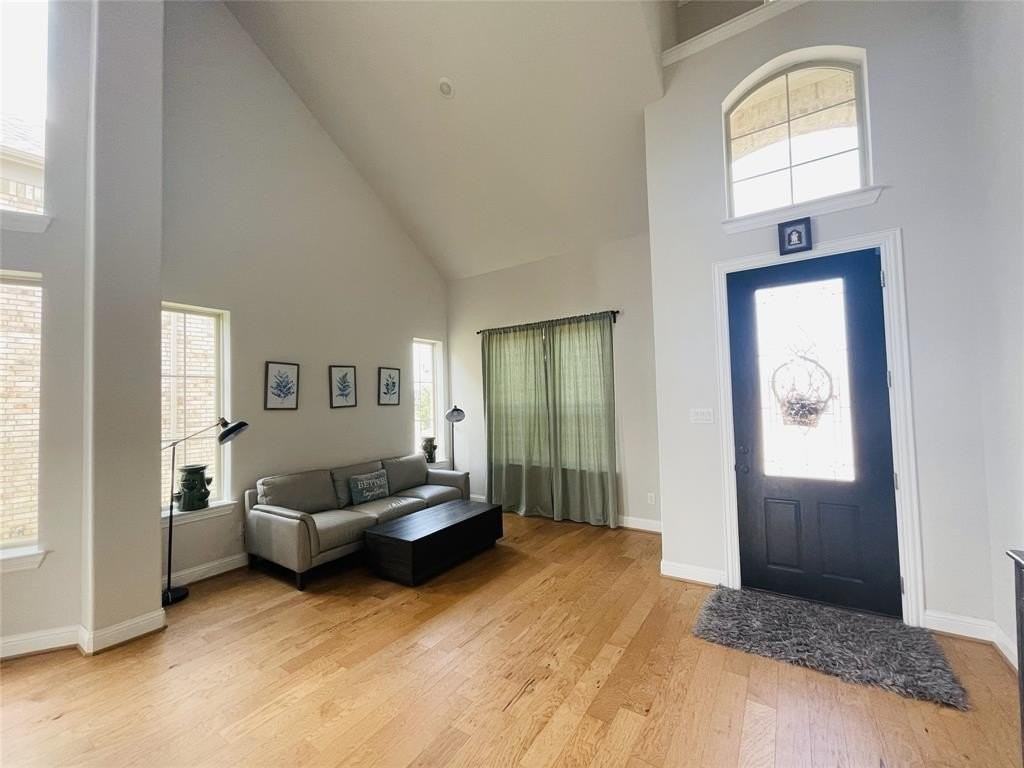 305 Cypress Hill Dr - Photo 4 of 39