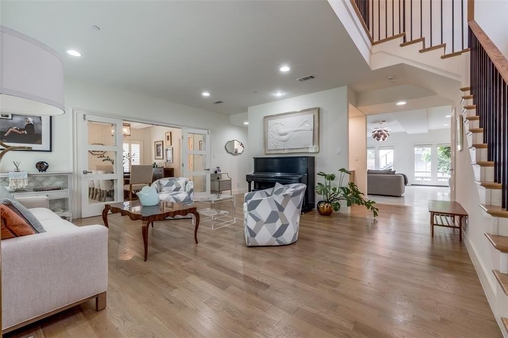 2829 Dyer St - Photo 2 of 26