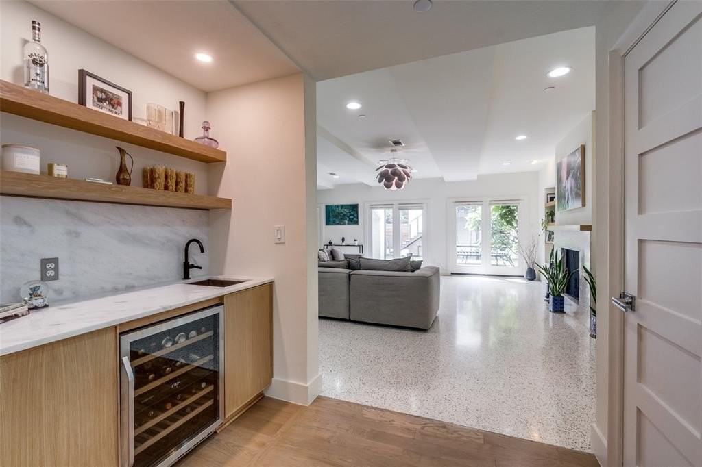 2829 Dyer St - Photo 5 of 26