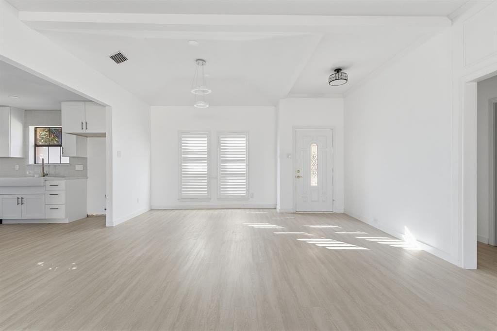 18516 Featherwood Dr - Photo 4 of 32