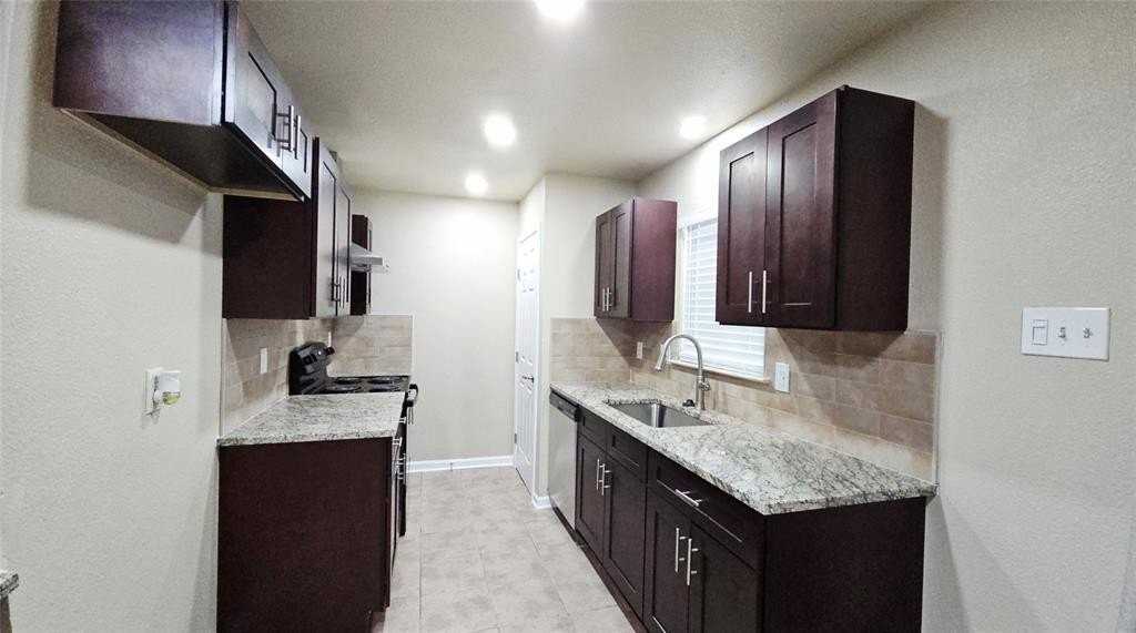 1010 La Fontana - Photo 6 of 18