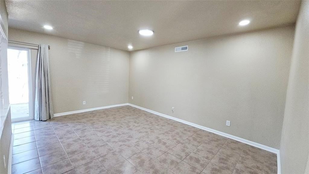 1010 La Fontana - Photo 7 of 18