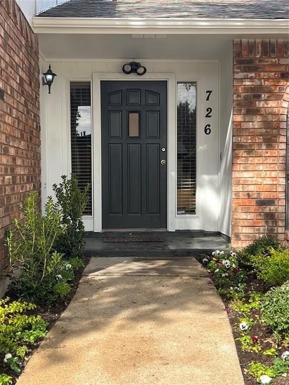 726 Greenhill Ln - Photo 3 of 31