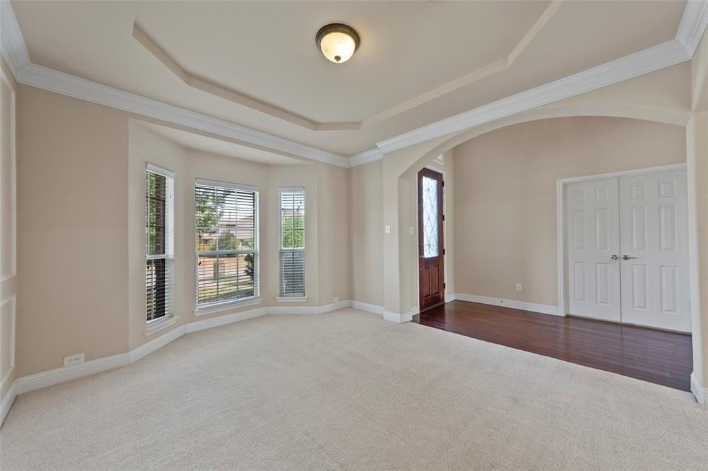 6529 Abrams Dr - Photo 4 of 39