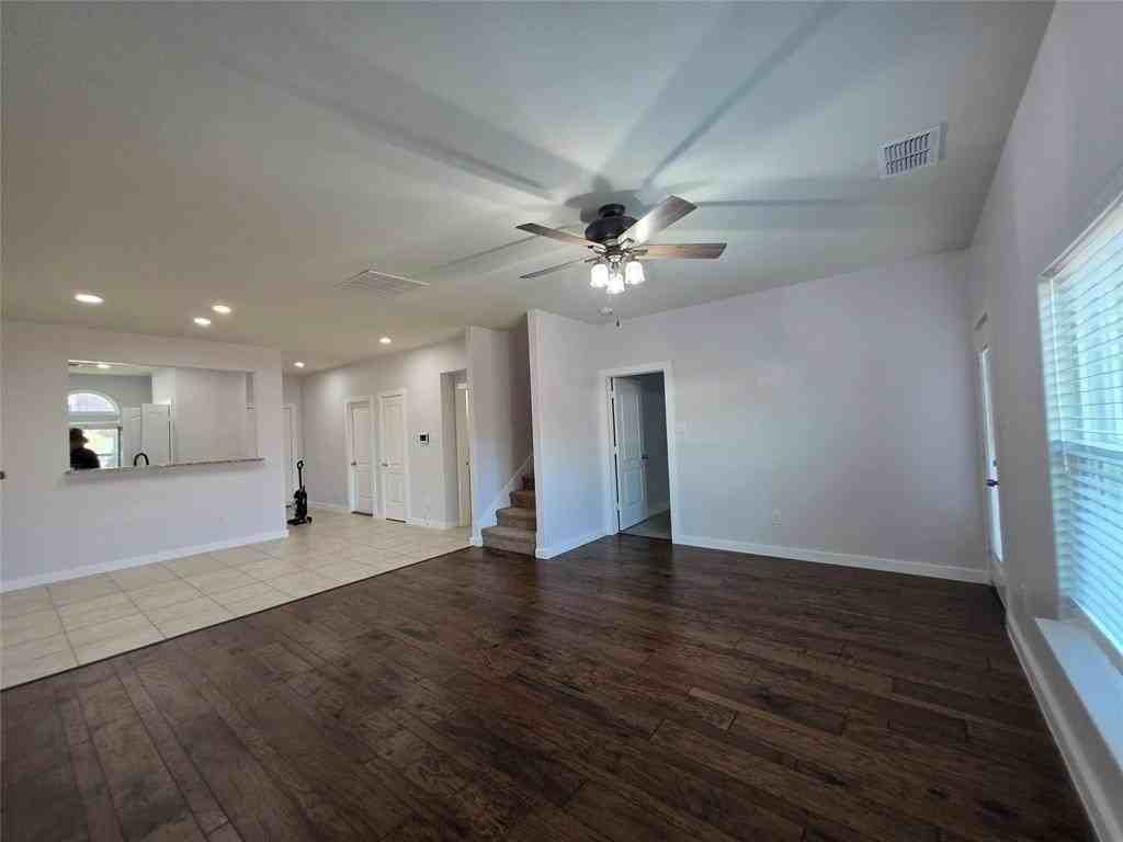 149 Ryan St - Photo 6 of 38