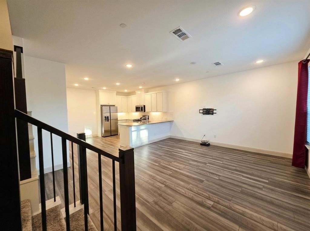 424 4th St - Photo 3 of 33