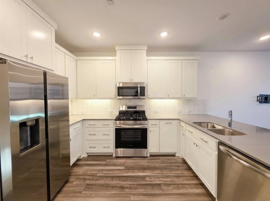 424 4th St - Photo 5 of 33