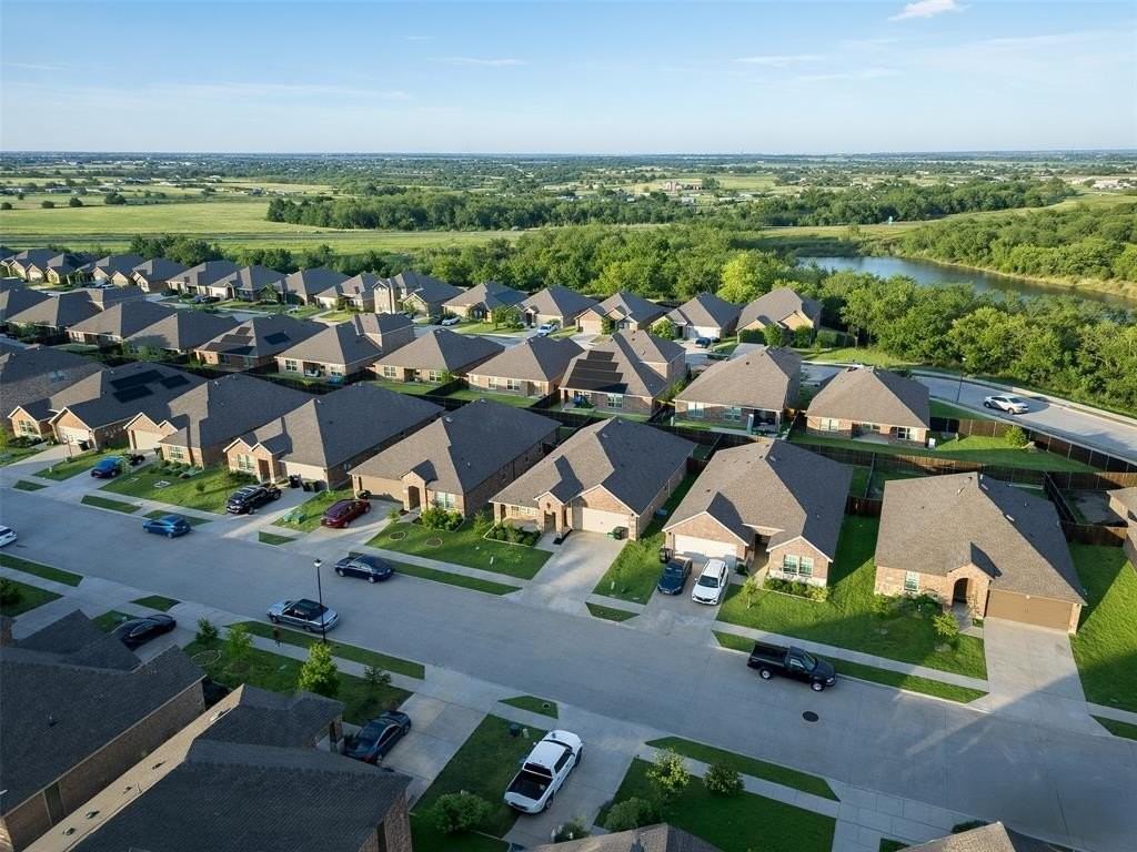 3325 Stanley St - Photo 3 of 18