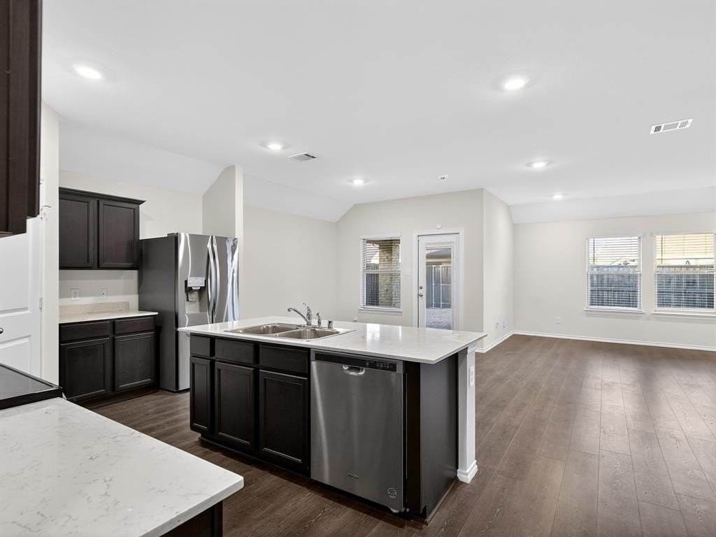 3325 Stanley St - Photo 7 of 18