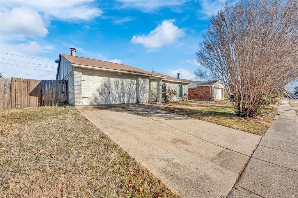 1722 Independence Trl - Photo 2 of 20