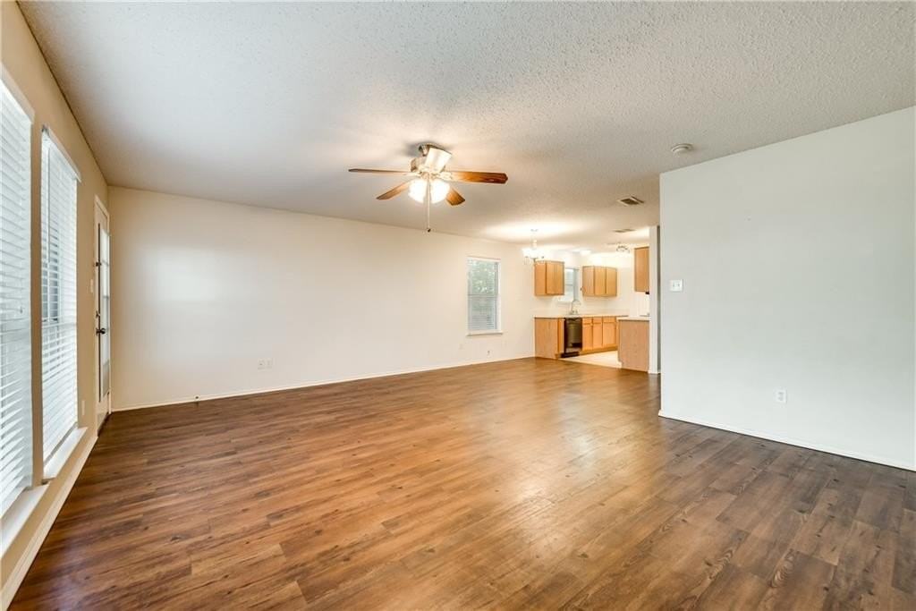 7507 Kings Trl - Photo 5 of 20