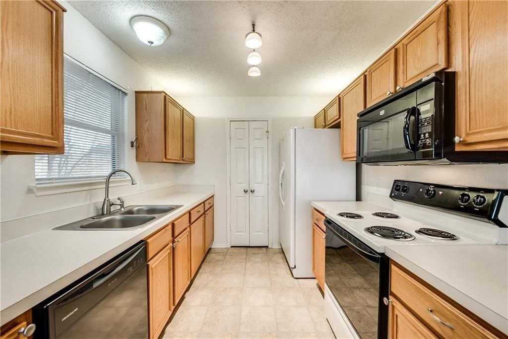 7507 Kings Trl - Photo 7 of 20