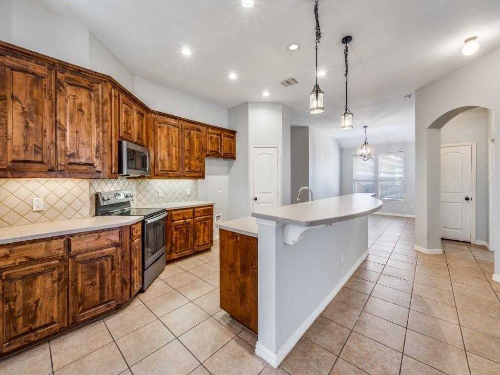 805 Lake Worth Trl - Photo 3 of 13