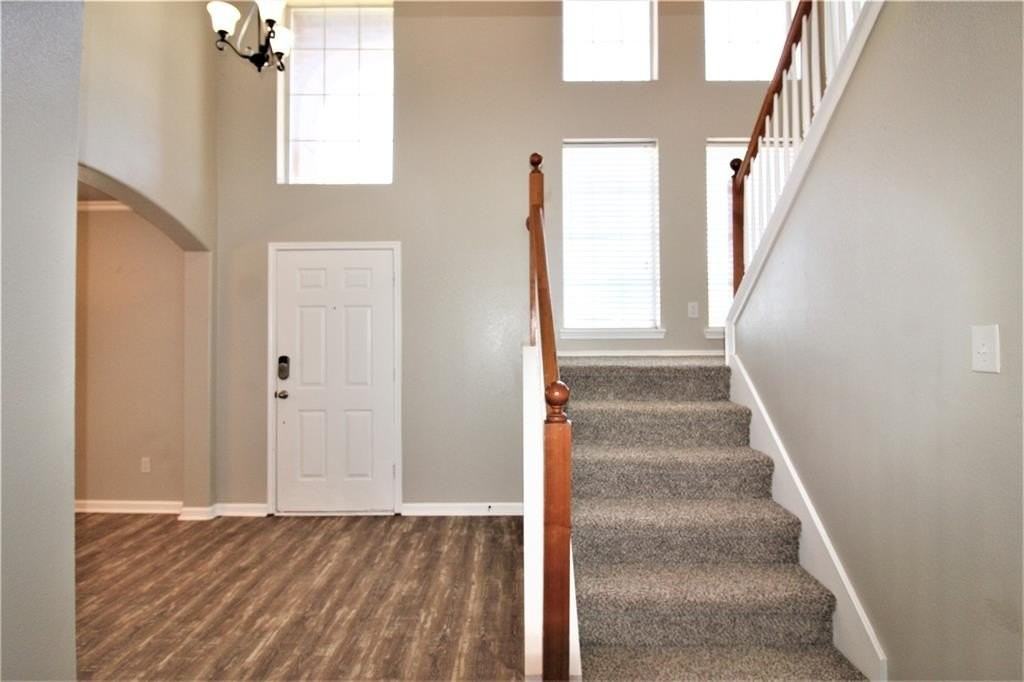 2201 Green Hill Dr - Photo 2 of 30