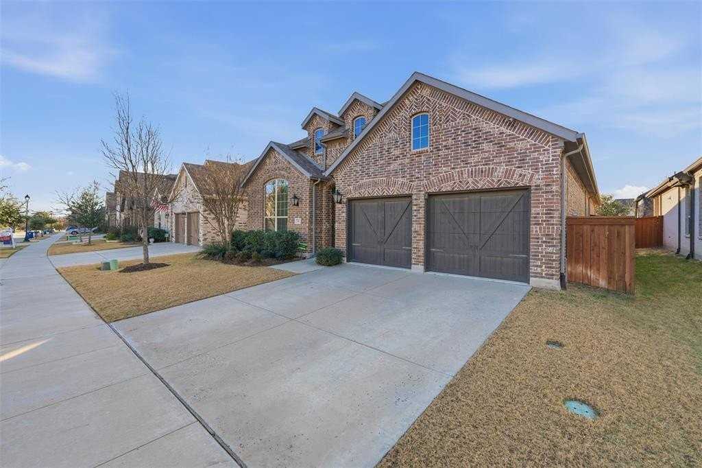 14845 Gentry Dr - Photo 4 of 37