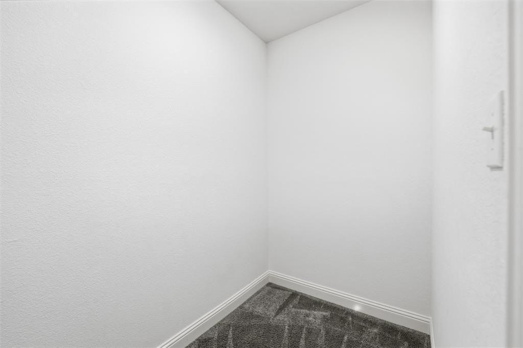 14845 Gentry Dr - Photo 6 of 37