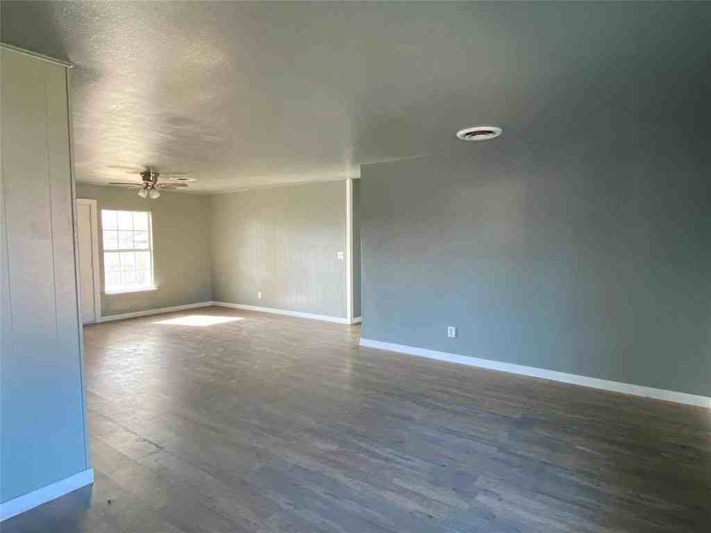 908 Circle Dr - Photo 2 of 14