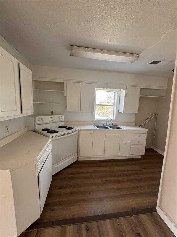 519 Hutchinson St - Photo 3 of 9