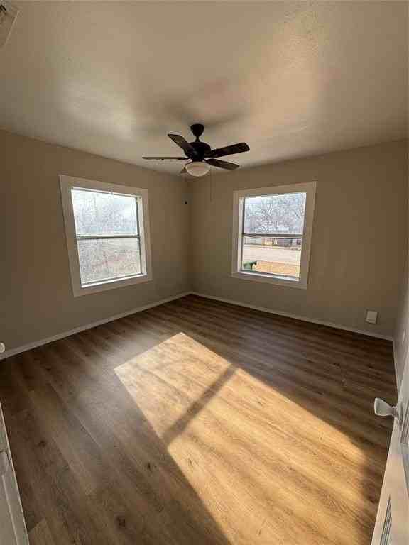 519 Hutchinson St - Photo 6 of 9