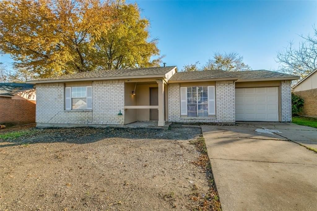 2202 Busch Dr - Photo 2 of 25