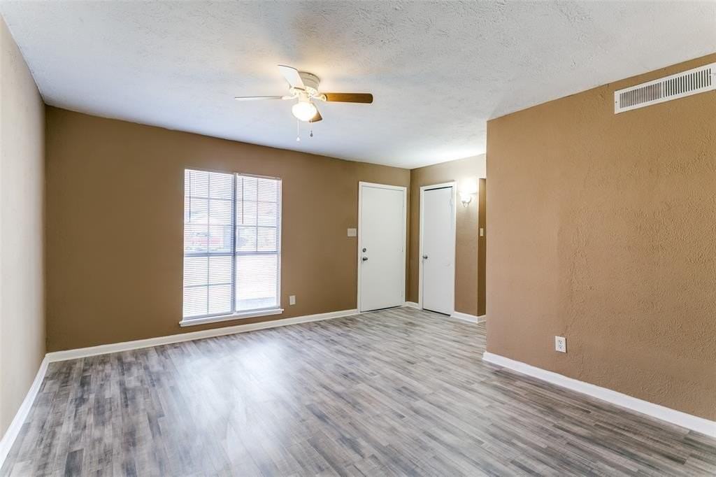 2202 Busch Dr - Photo 5 of 25