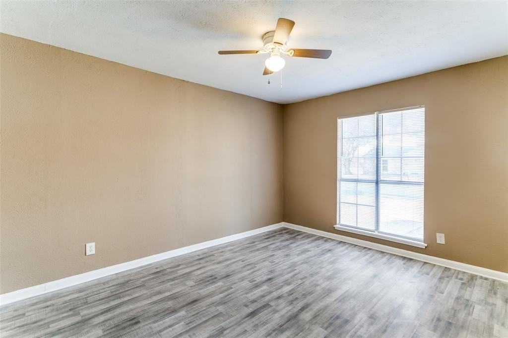 2202 Busch Dr - Photo 6 of 25