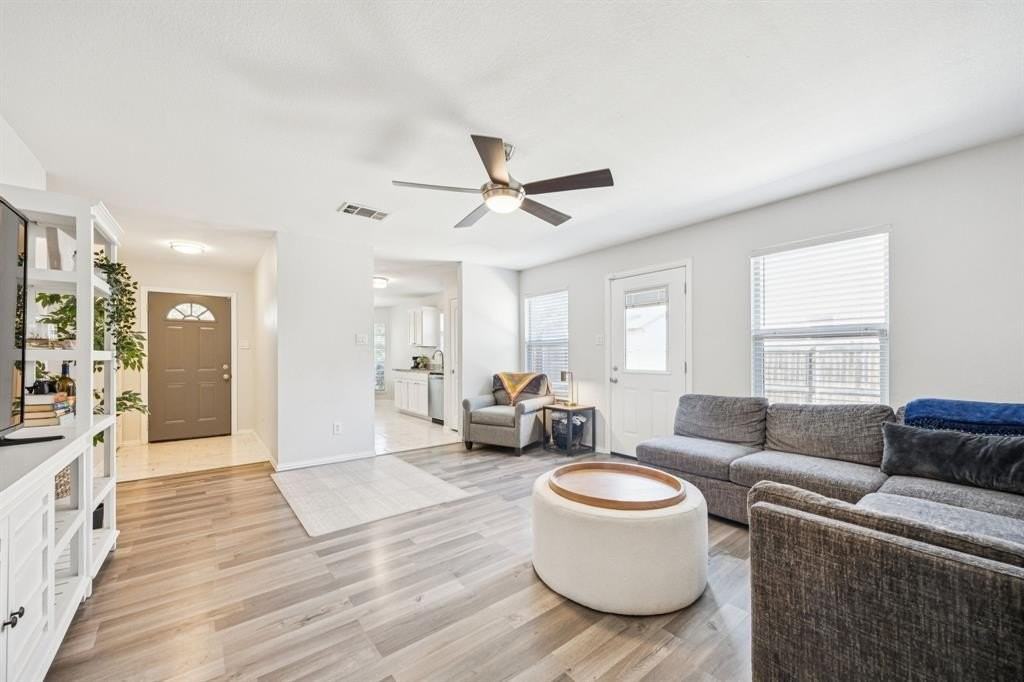 3810 Wolf Creek Ln - Photo 5 of 12