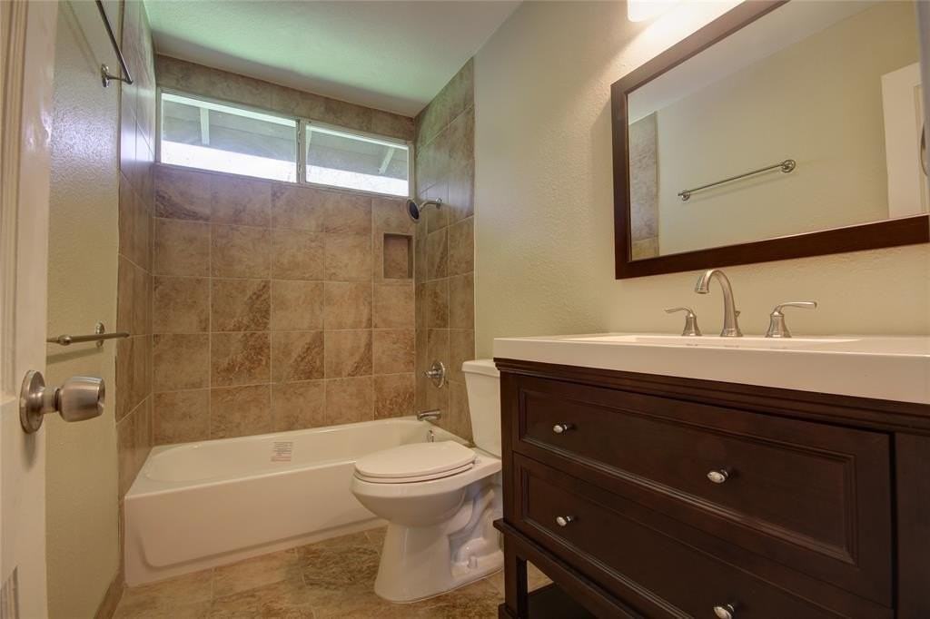 505 Roberts St - Photo 5 of 9