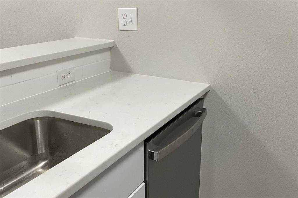 6011 Interstate 30 - Photo 2 of 5