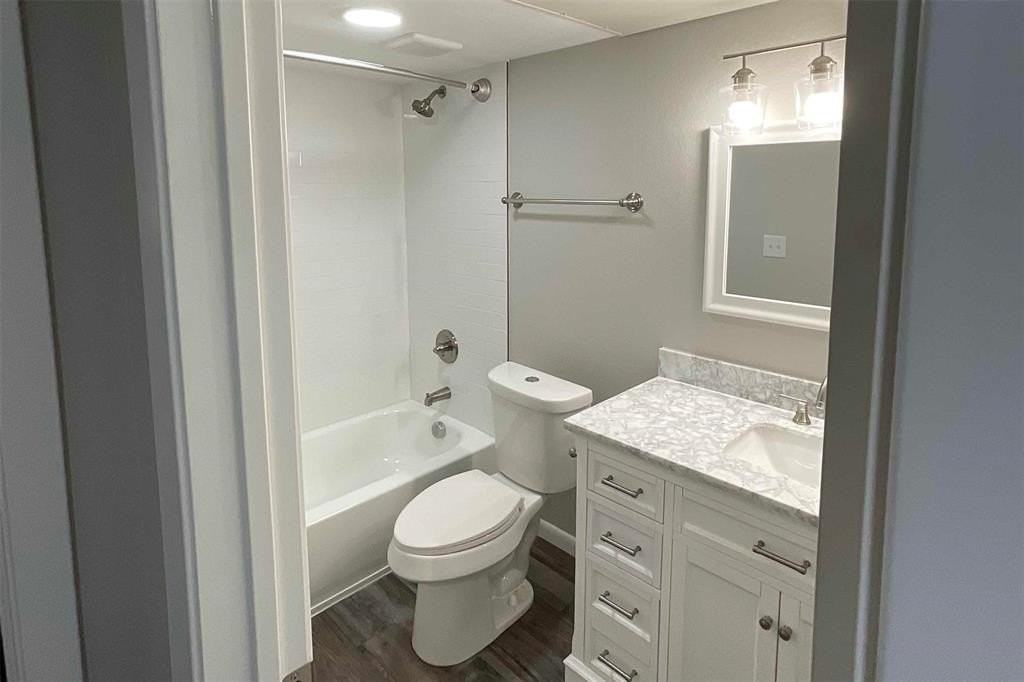 6011 Interstate 30 - Photo 3 of 5