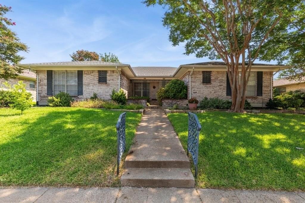 8318 Lullwater Dr - Photo 2 of 16