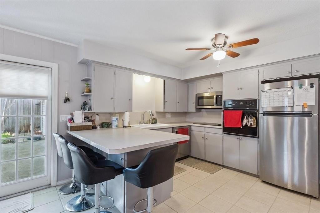 8318 Lullwater Dr - Photo 5 of 16