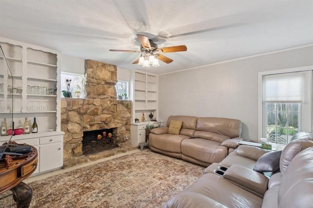 8318 Lullwater Dr - Photo 7 of 16