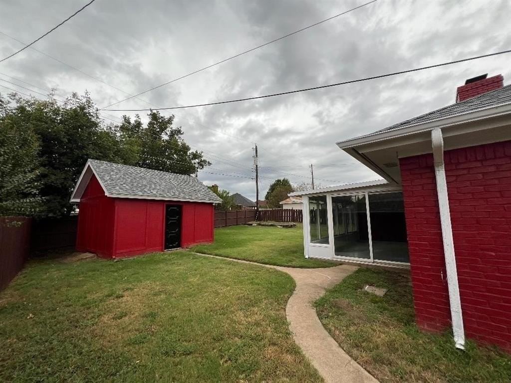 1500 Hyde Park Blvd - Photo 3 of 22