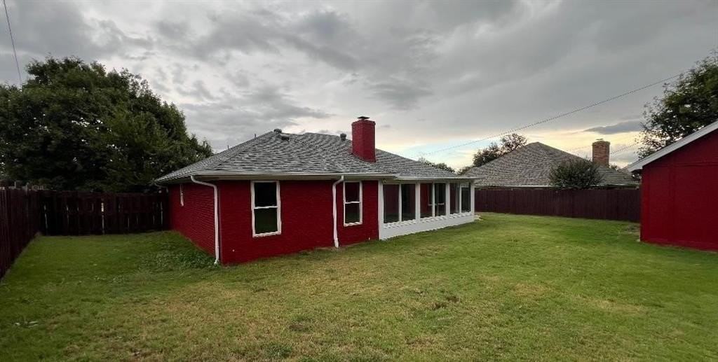 1500 Hyde Park Blvd - Photo 4 of 22