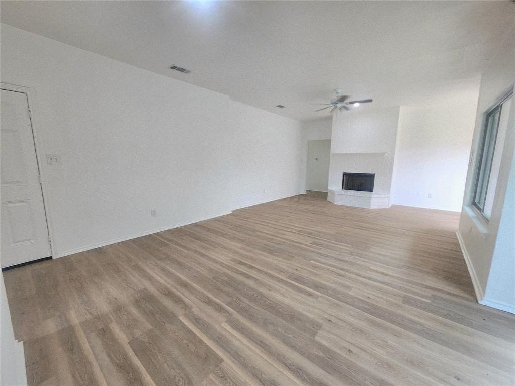 802 Headwater Dr - Photo 3 of 7