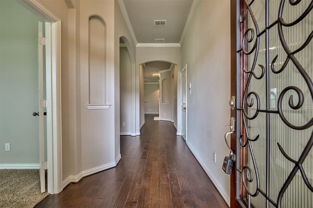 304 Callaghan Dr - Photo 2 of 32