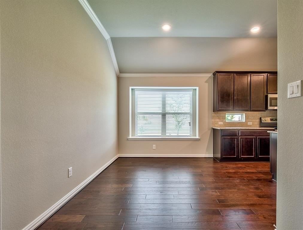 304 Callaghan Dr - Photo 6 of 32