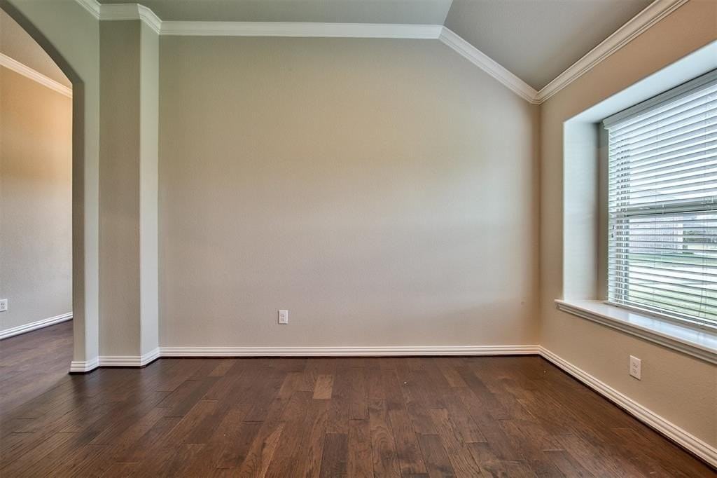 304 Callaghan Dr - Photo 7 of 32