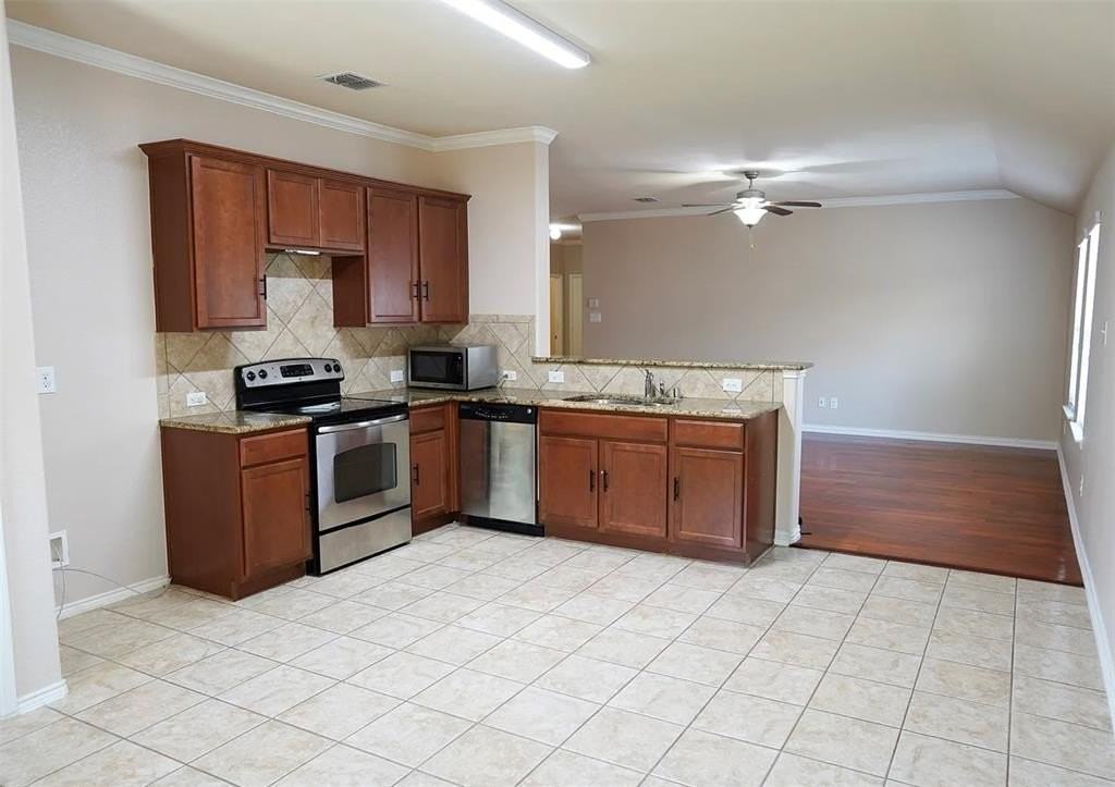 9000 Holliday Ln - Photo 4 of 10