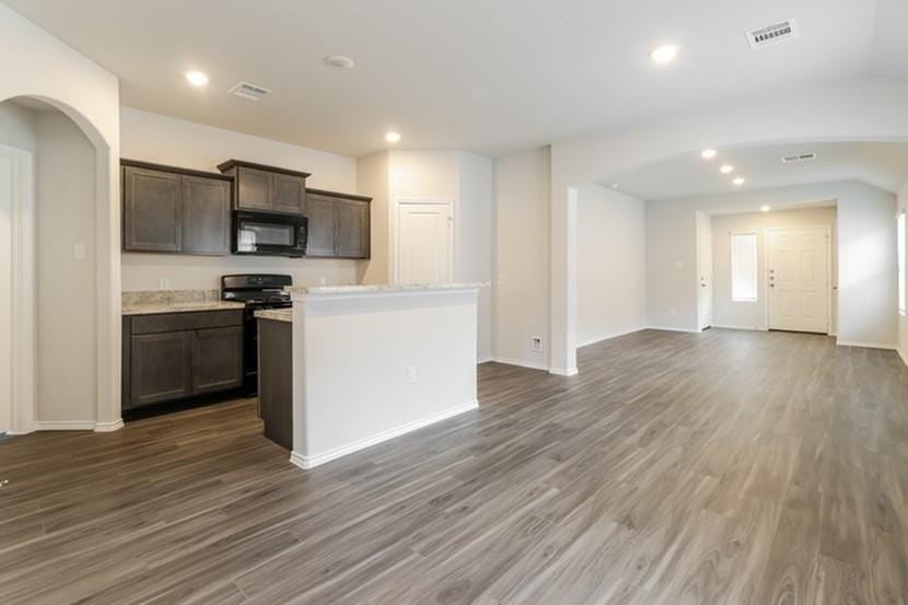 1410 Matthew Dr - Photo 4 of 13