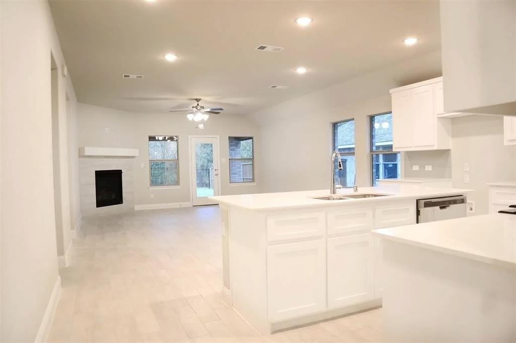 1135 Tiana St - Photo 3 of 12